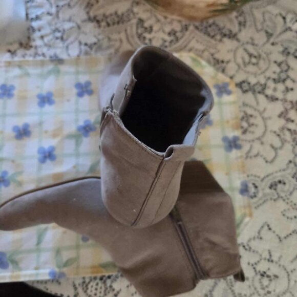 Old Navy faux suade Tan Booties size 8 - Picture 7 of 12